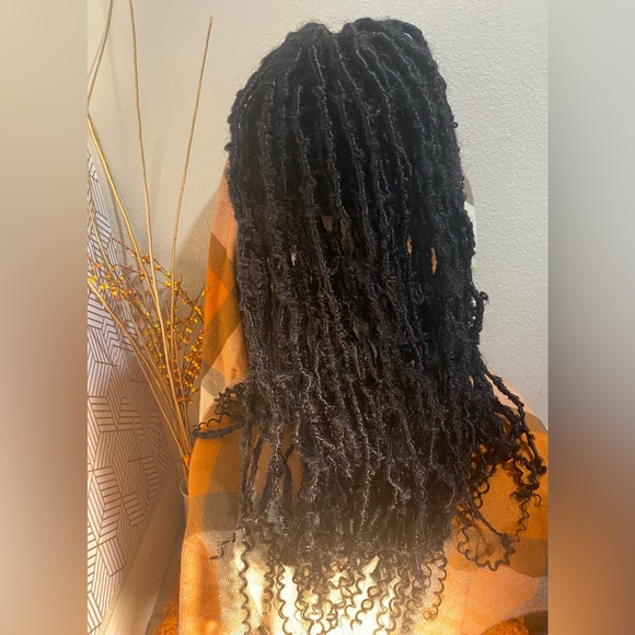 Black 27 inch used butterfly loc lace  wig - Picture 7 of 10